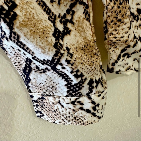 Snakeskin Collared Blouse pullover small - Picture 3 of 7